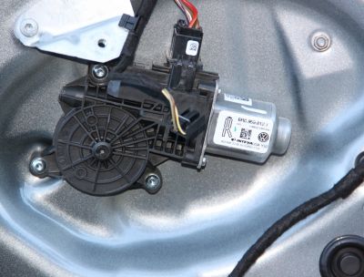 Motoras macara usa dreapta spate VW Jetta (1B) 2011-2019 6R0959812T