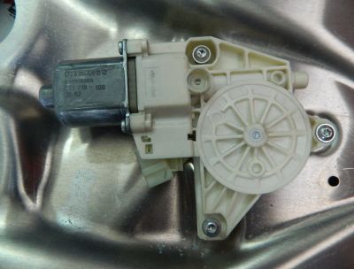 Motoras macara usa stanga fata Mercedes E-Class W212 2010-2015 A2048200142