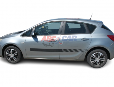 Usa stanga fata Opel Astra J hatchback 2009-2012