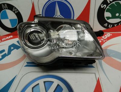 Far dreapta cu xenon VW Touran facelift 2010-2015