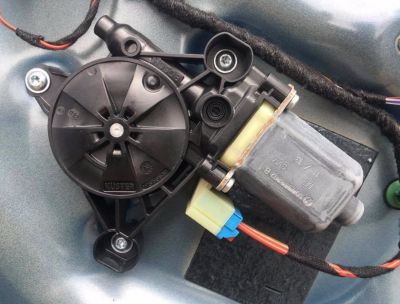 Motoras macara usa dreapta fata Audi A3 8V 2012-2020 5Q0959802B