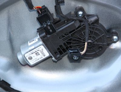 Motoras macara usa stanga spate VW Jetta (1B) 2011-2019 6R0959811T