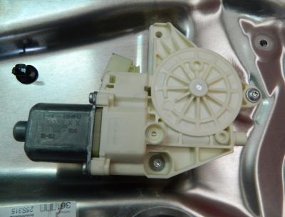 Motoras macara usa dreapta spate Mercedes E-Class W212 limuzina 2010-2015 A2048200642