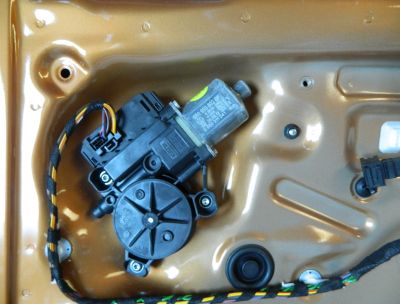 Motoras macara usa dreapta fata VW Polo Cross 2011-2017 Cod: 6R0959802BF