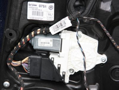 Motoras geam usa dreapta spate VW Tiguan (5N) model 2014 5N0959704F