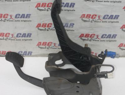 Pedala acceleratie Dacia Duster 1.6 benzina 2009-2017
