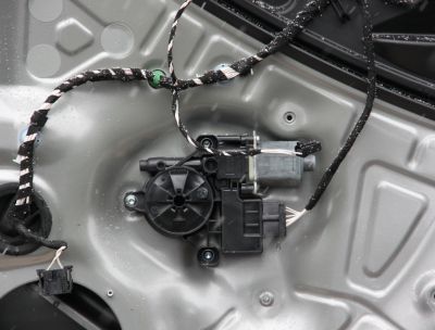 Motoras macara usa dreapta spate VW Tiguan (AD1) 2016-2023  5Q0959821E