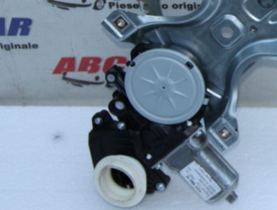 Motoras macara usa stanga fata Toyota Yaris (XP130) 2011-2019