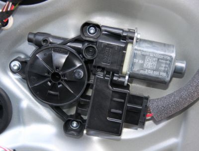 Motoras macara usa dreapta spate Skoda Octavia 3 (5E3) 2013-2019 5Q0959812E