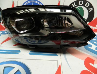 Far dreapta cu xenon VW Caddy (2K) 2014