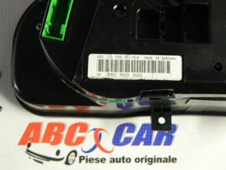 Ceas de bord VW Passat B5 1999-2005 1.8 Benzina 20v 3B0920822