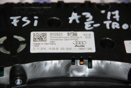 Ceasuri bord Audi A3 8V E-tron facelift 1.4 TFSI 2017-2020 8V0920973B