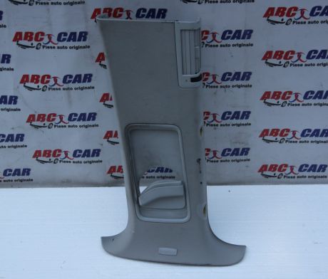 Ornament centura stanga VW Transporter T5 Multivan 2004-2015 7H5867243Q