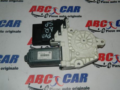 Motoras macara usa dreapta spate VW Passat B5 1999-2005 Cod: 3C9959704