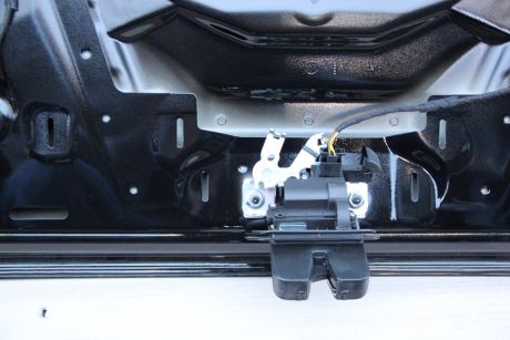 Broasca haion Audi A4 B9 8W avant 2015-In prezent 8W9827505A