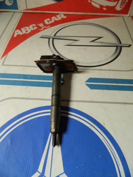 Injector VW Golf 6 2009-2013 2.0 TDI 03L130277