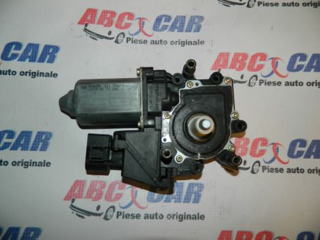 Motoras macara usa dreapta fata Audi A4 1995-2000 Cod: 8D0959802D