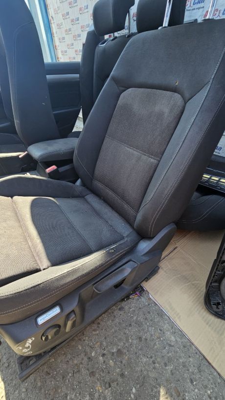 Interior textil cu mici defecte VW Passat B8 variant 2015-2023