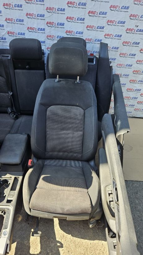 Interior textil cu mici defecte VW Passat B8 variant 2015-2023