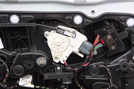 Motoras macara usa stanga spate VW Touareg (7P) 2010-2018 8K0959812A
