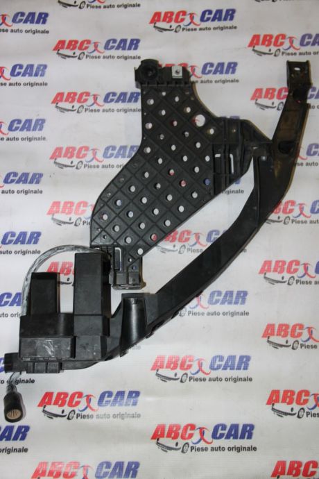 Suport far dreapta Audi Q3 8U 2011-2015 8U0805608A