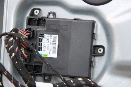 Modul usa dreapta fata Mercedes R-Class W251 A1648701626