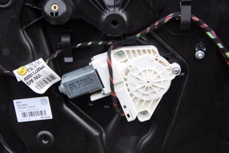 Motoras macara usa stanga fata VW Touareg (7P) 2010-2018 8K0959801B