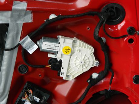 Motoras macara usa stanga spate Audi A4 B8 8K 2008-2015 Cod: 8K0959811