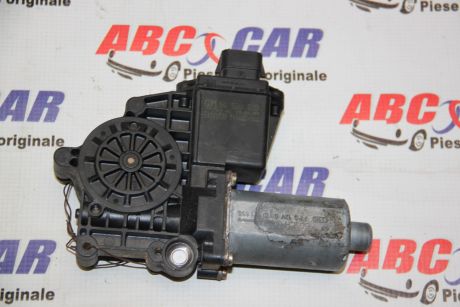 Motoras macara dreapta fata Opel Vecra B 1995-2002 90520228, 0130821655