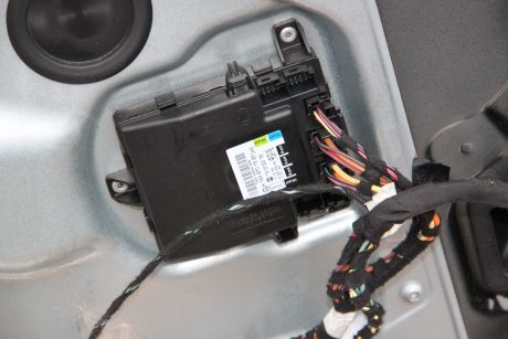 Modul usa stanga fata Mercedes R-Class W251 2006-2017 A1648701526
