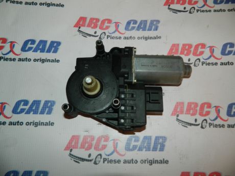 Motoras macara usa stanga fata Audi A4 1995-2000 Cod: 0130821787