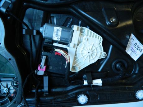 Motoras macara usa dreapta fata VW Passat CC 2008-2012 Cod: 1T0959702AC