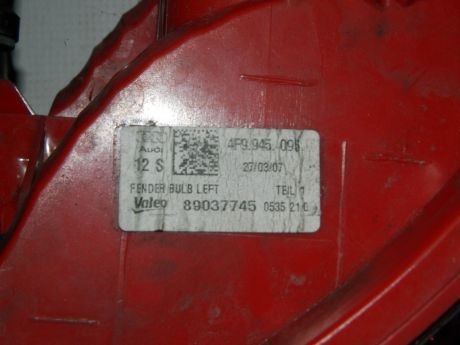 Stop stanga caroserie Audi A6 4F C6 combi Cod: 4F9945095