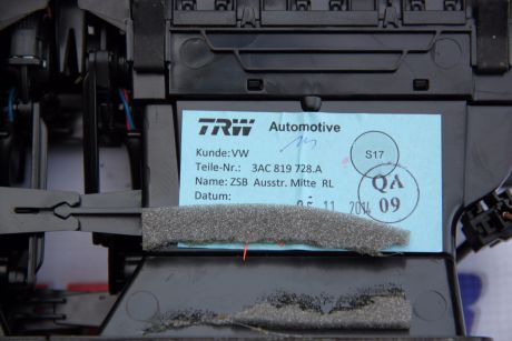 Grila bord aer centrala VW Passat B7 2010-2010 2.0 TDI