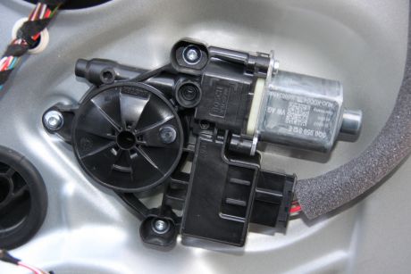 Motoras macara usa dreapta spate Skoda Octavia 3 (5E3) 2013-2019 5Q0959812E