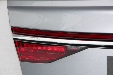 Stop LED central capota Audi A8 4N (D5) 2017-prezent 