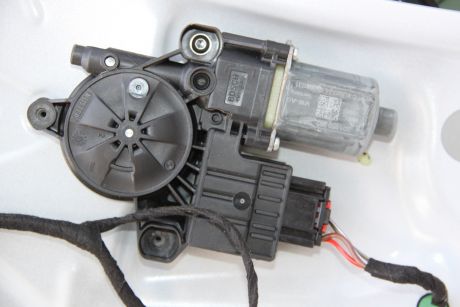 Motoras macara usa dreapta fata Seat Arona (KJ) 2017-prezent 2Q1959882